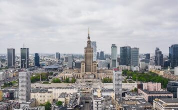 Gdzie są najkorzystniejsze miejsca na biura do wynajęcia w Warszawie