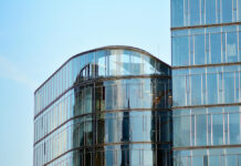Szkło budowlane i szyby zespolone – nowoczesne rozwiązania dla architektury i budownictwa Budynki szklane