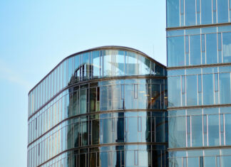 Szkło budowlane i szyby zespolone – nowoczesne rozwiązania dla architektury i budownictwa Budynki szklane