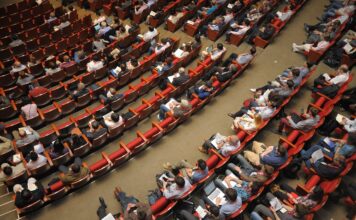 Jak dobrać idealną salę konferencyjną do typu wydarzenia? Poradnik dla zapracowanych organizatorów Jak dobrać idealną salę konferencyjną do typu wydarzenia